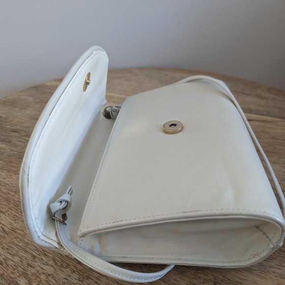 Vintage White and Gold Purse - Picture 5 of 12